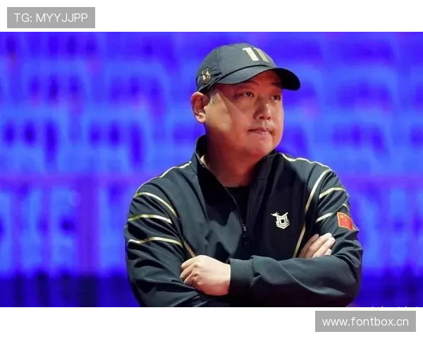 刘国梁居然在赛场边偷偷开豪车钥匙，身边助理都傻眼了吧？