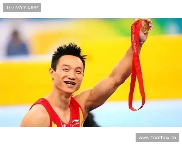 杨威街上穿运动短裤拎着名牌包，路人：这谁家的体育老师